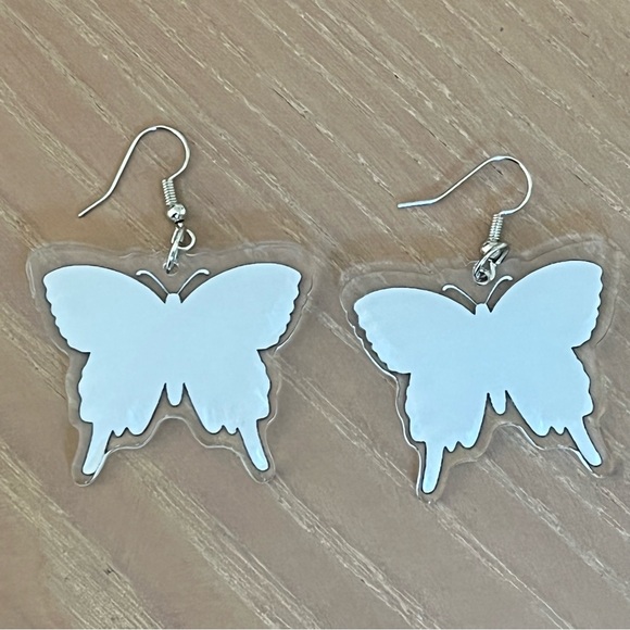 *NEW* OLIVIA RODRIGO Themed GUTS Butterfly Earrings - Picture 6 of 6